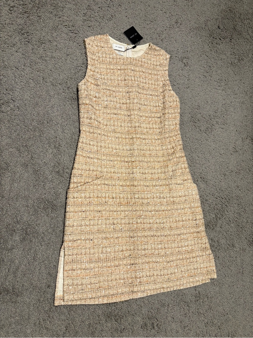 St. John New Sleeveless Tweed Knit Dress Jewel Neck Pockets Neutral Sz 8 $1,495 - Picture 9 of 16